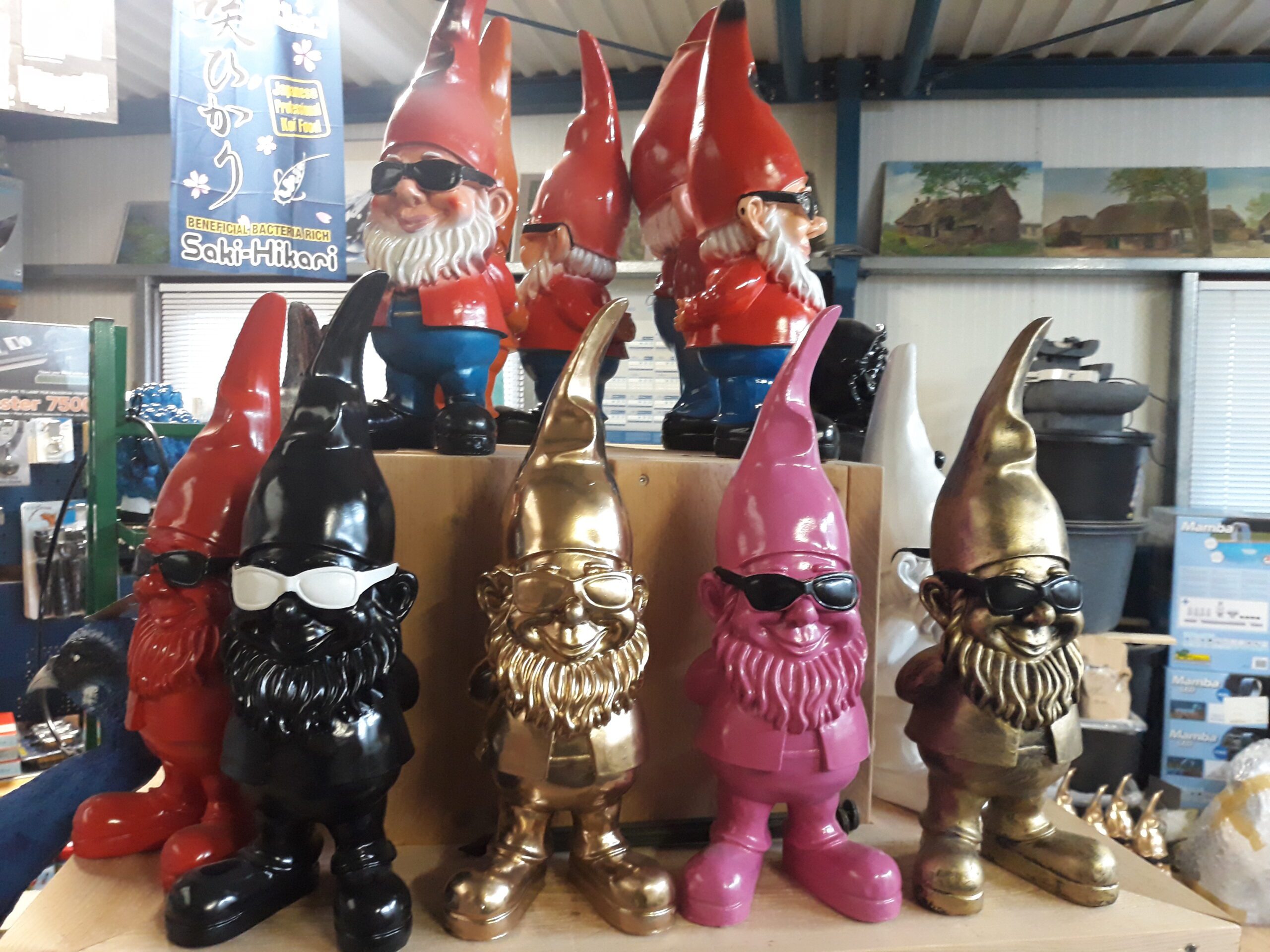 Tuinkabouter met zonnebril in roze kleur - Afbeelding 2