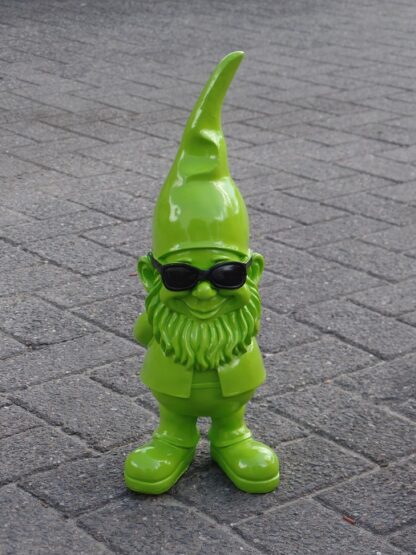 Tuinkabouter groen met zwarte zonnebril