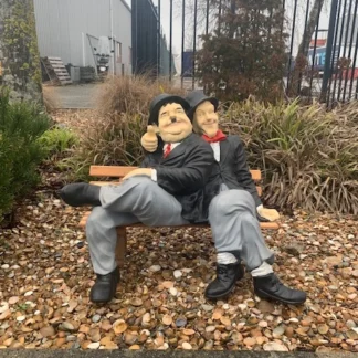 Laurel en Hardy op bankje