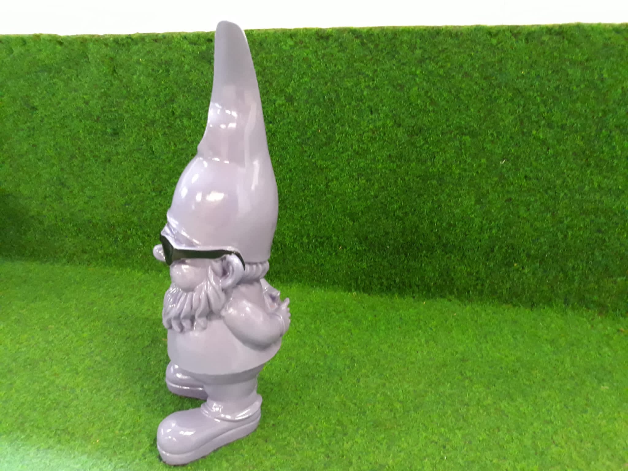 Tuinkabouter paars met zwarte zonnebril - Afbeelding 2