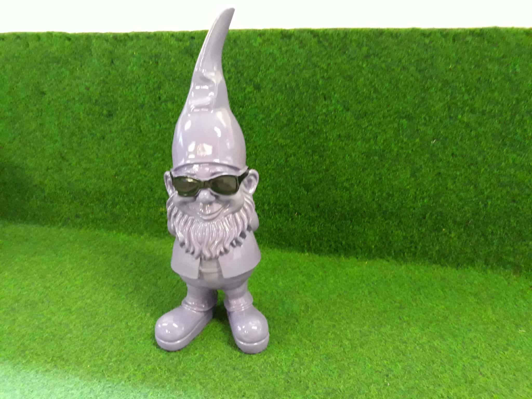 Tuinkabouter paars met zwarte zonnebril